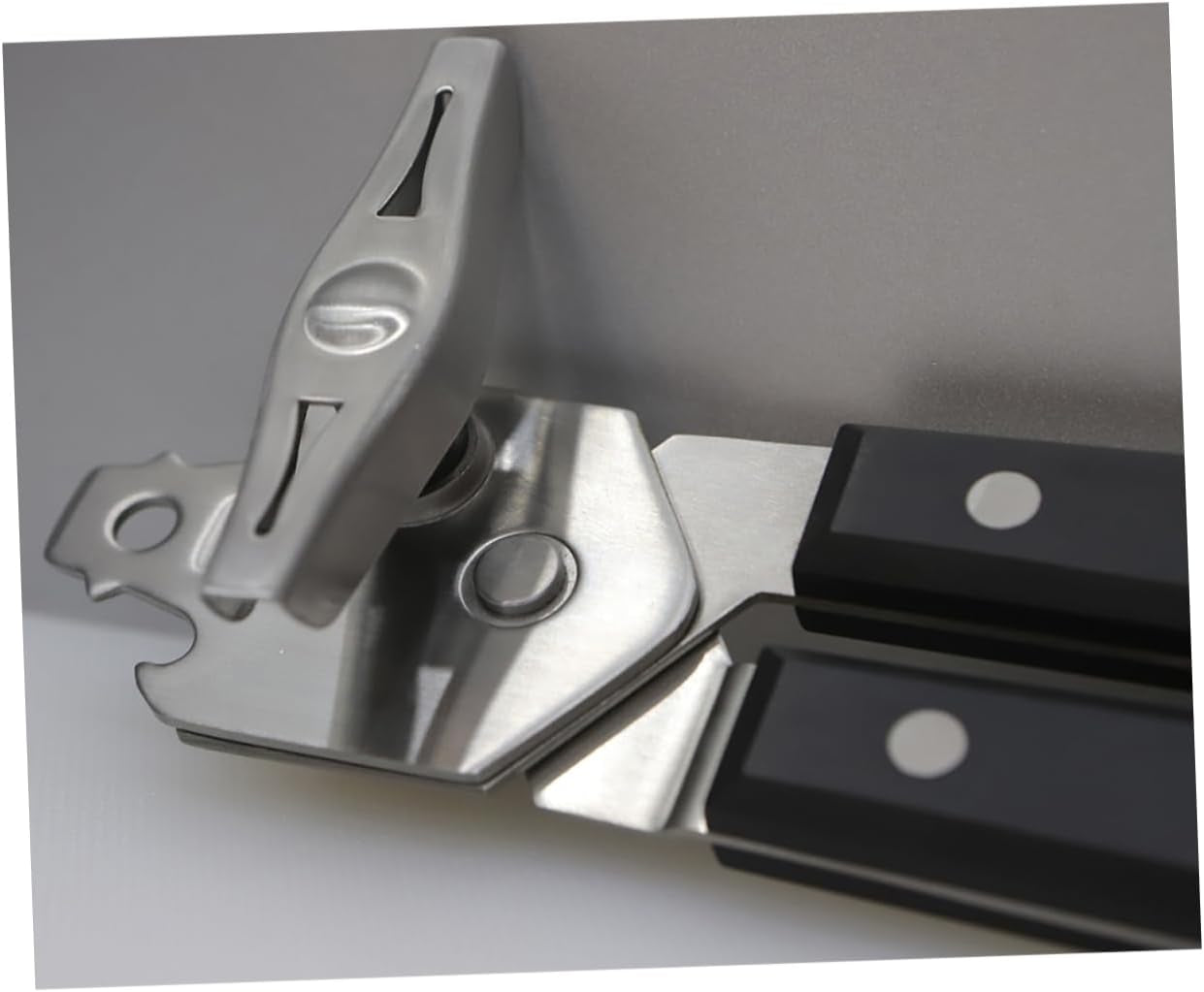 Multi-Functional Heavy Duty Stainless Steel Can Opener Ergonomic Grip for Effortless Use Kitchen Tool for Easy Jar Opening and Daily Cooking Tasks